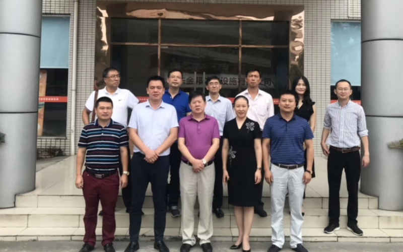 随州市政协党组副书记、副主席周峰与随州市政协副主席、市工商联主席刘玲一行人莅临我司指导工作