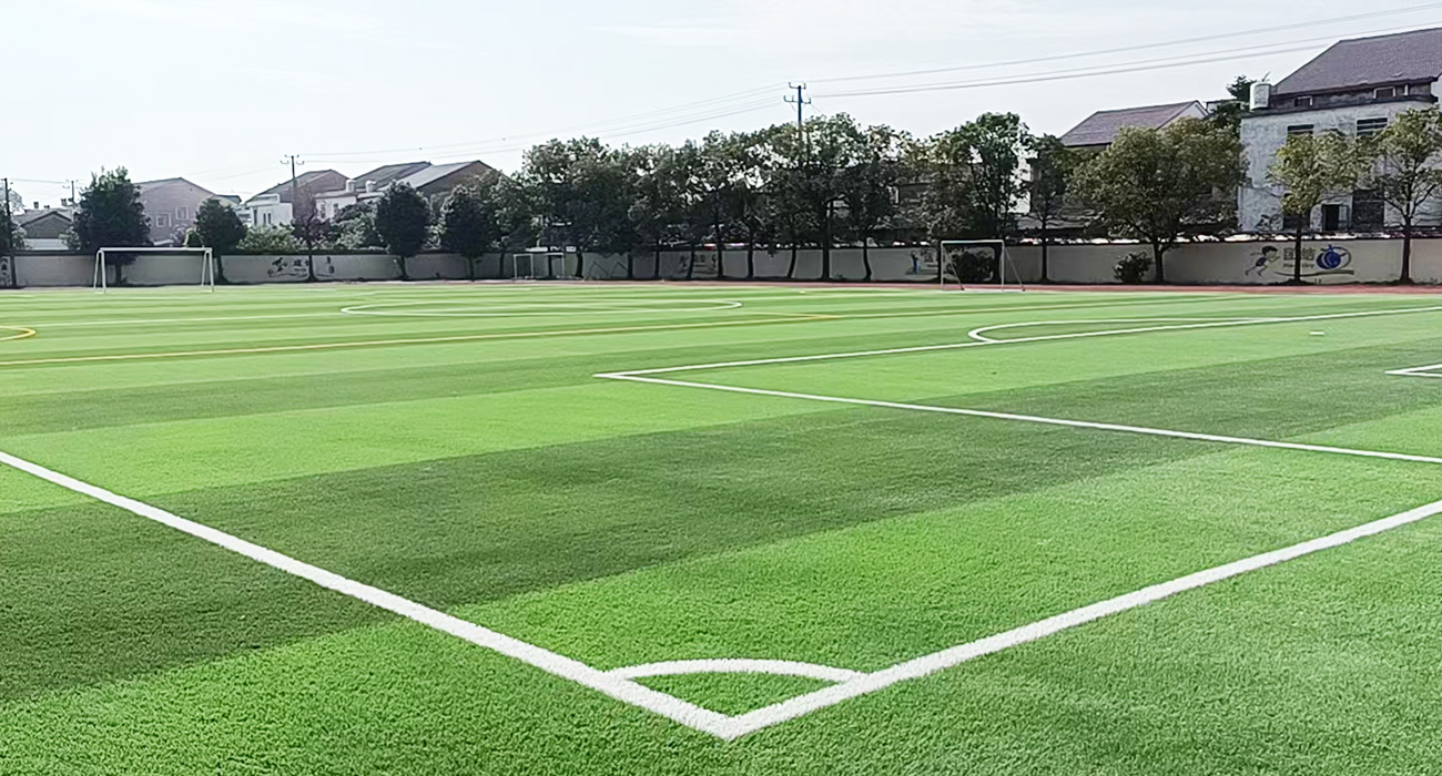 岳阳市汨罗市凤凰学校人造草坪项目4500方